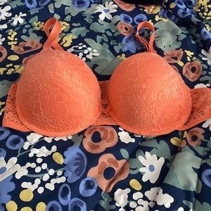 3 bras diferent brands